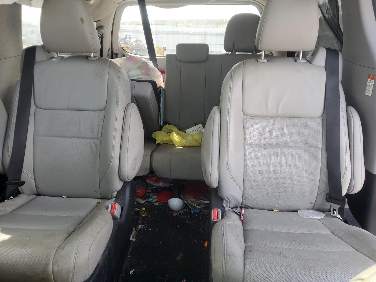 2016 TOYOTA SIENNA