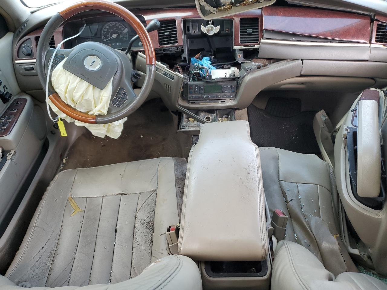 2003 LINCOLN Town Car