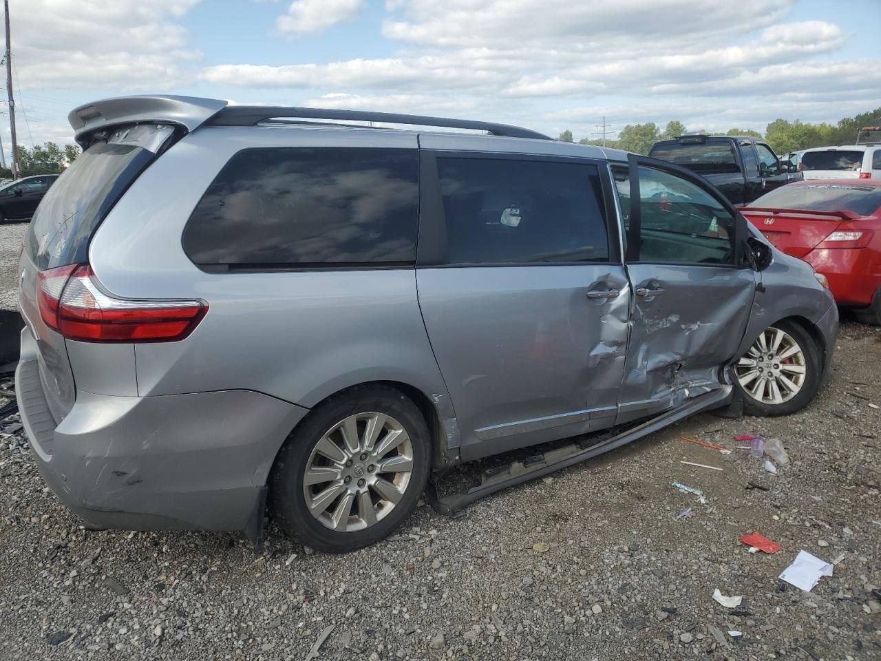 2016 TOYOTA SIENNA