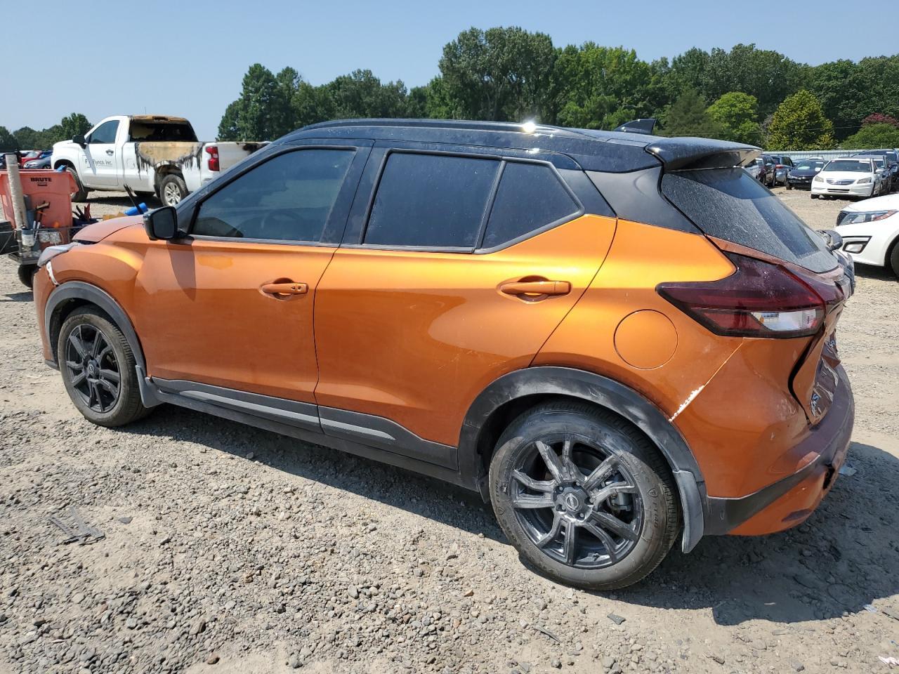 2024 NISSAN KICKS