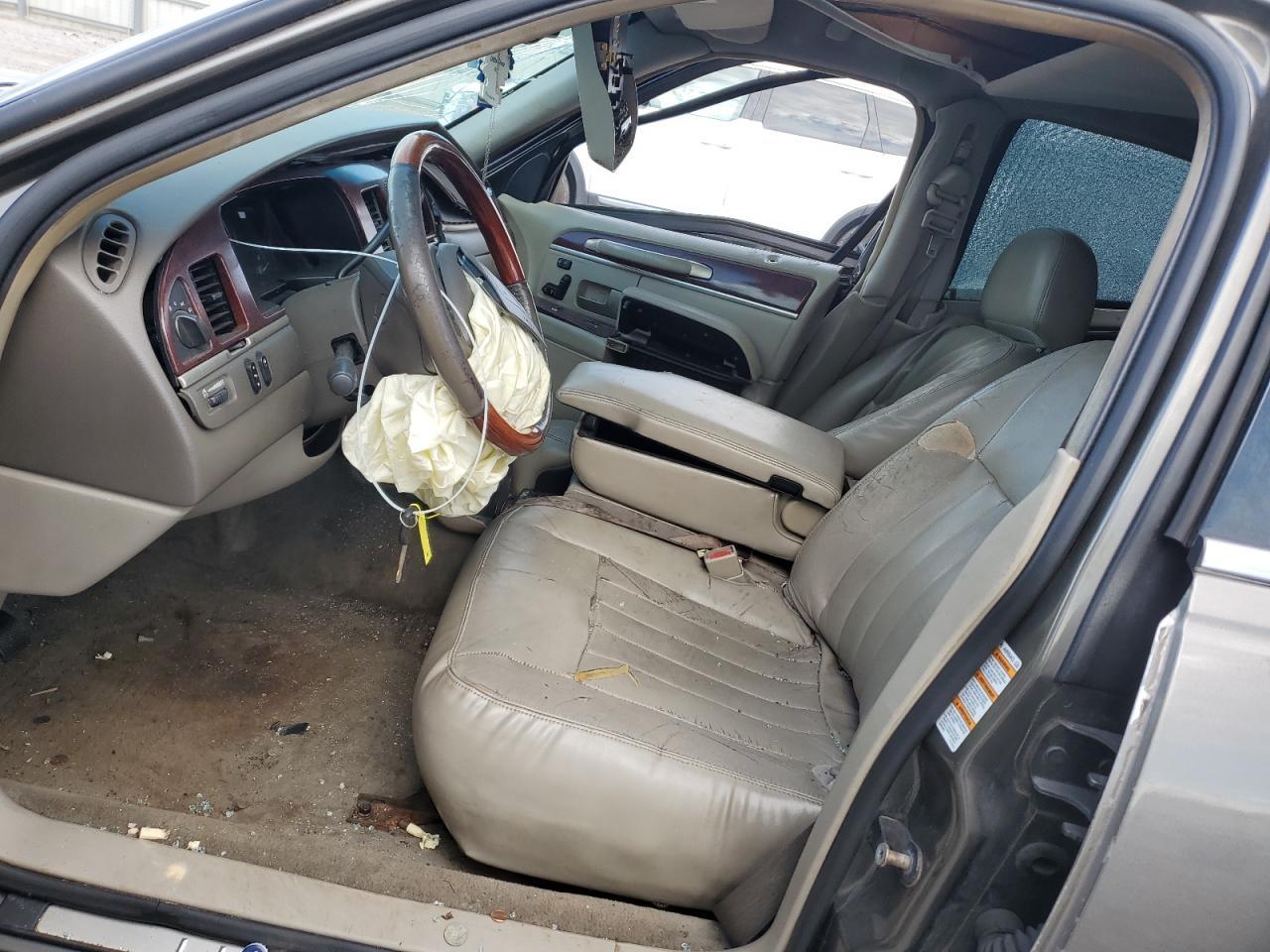 2003 LINCOLN Town Car