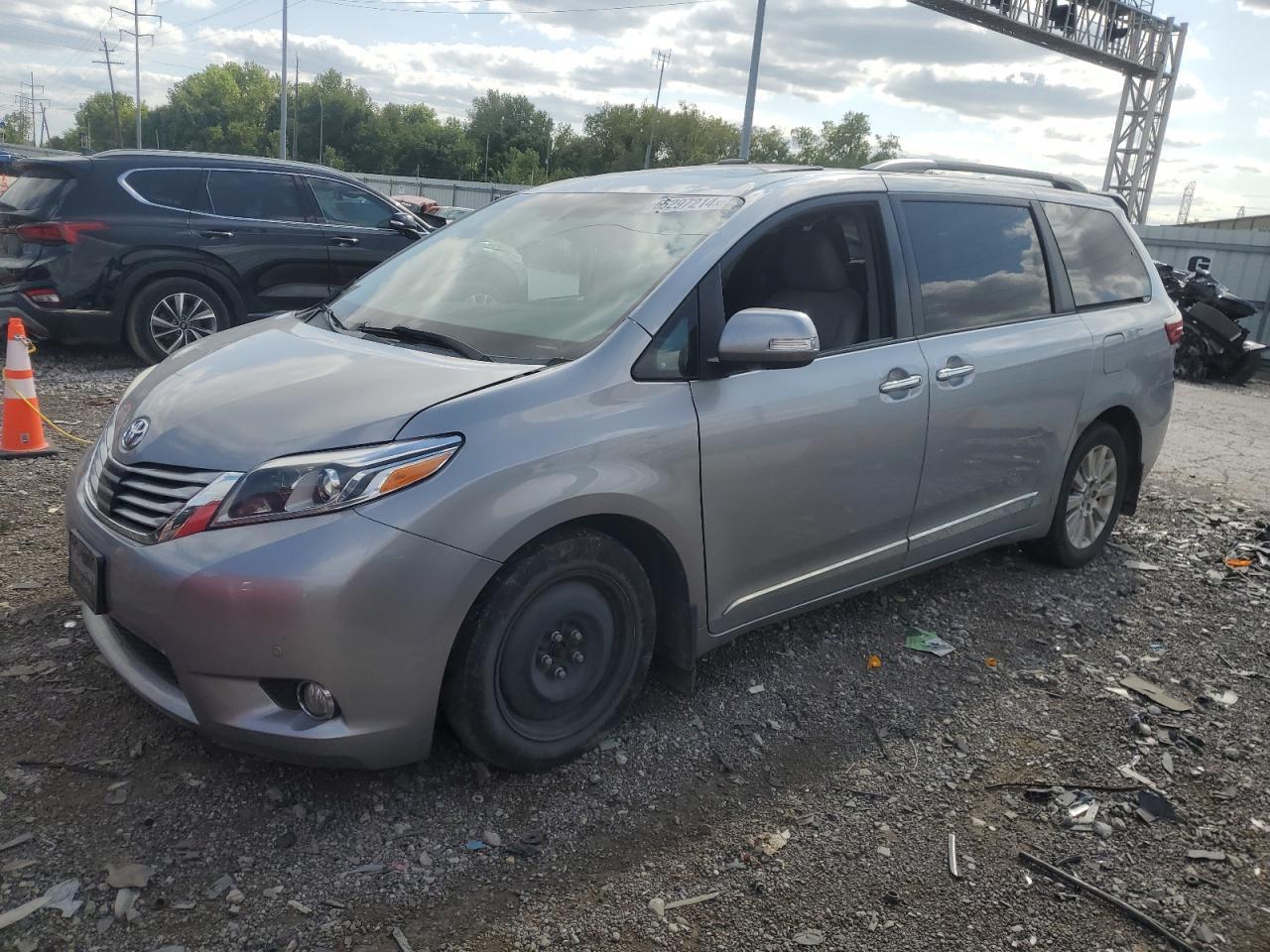 2016 TOYOTA SIENNA