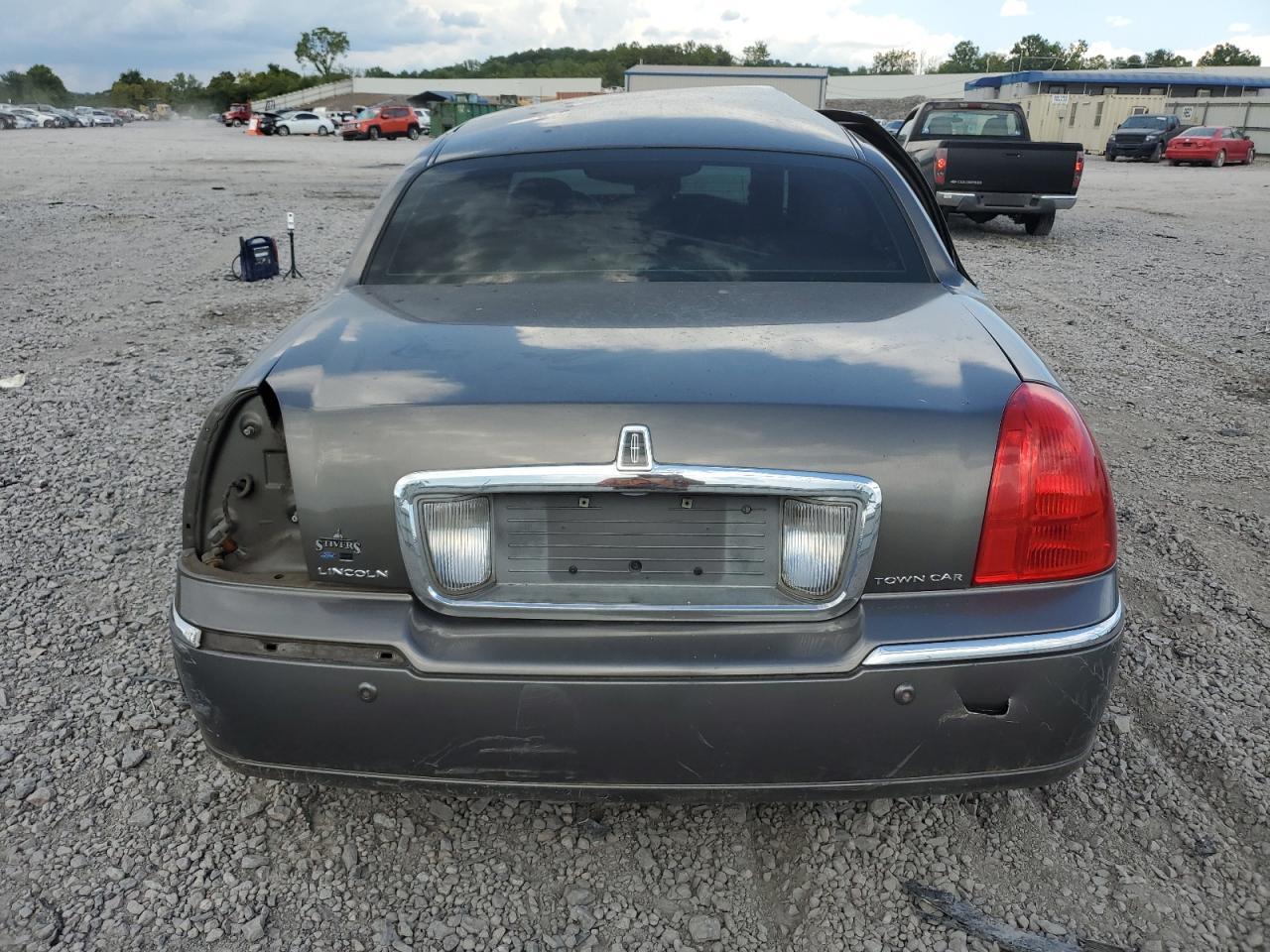 2003 LINCOLN Town Car