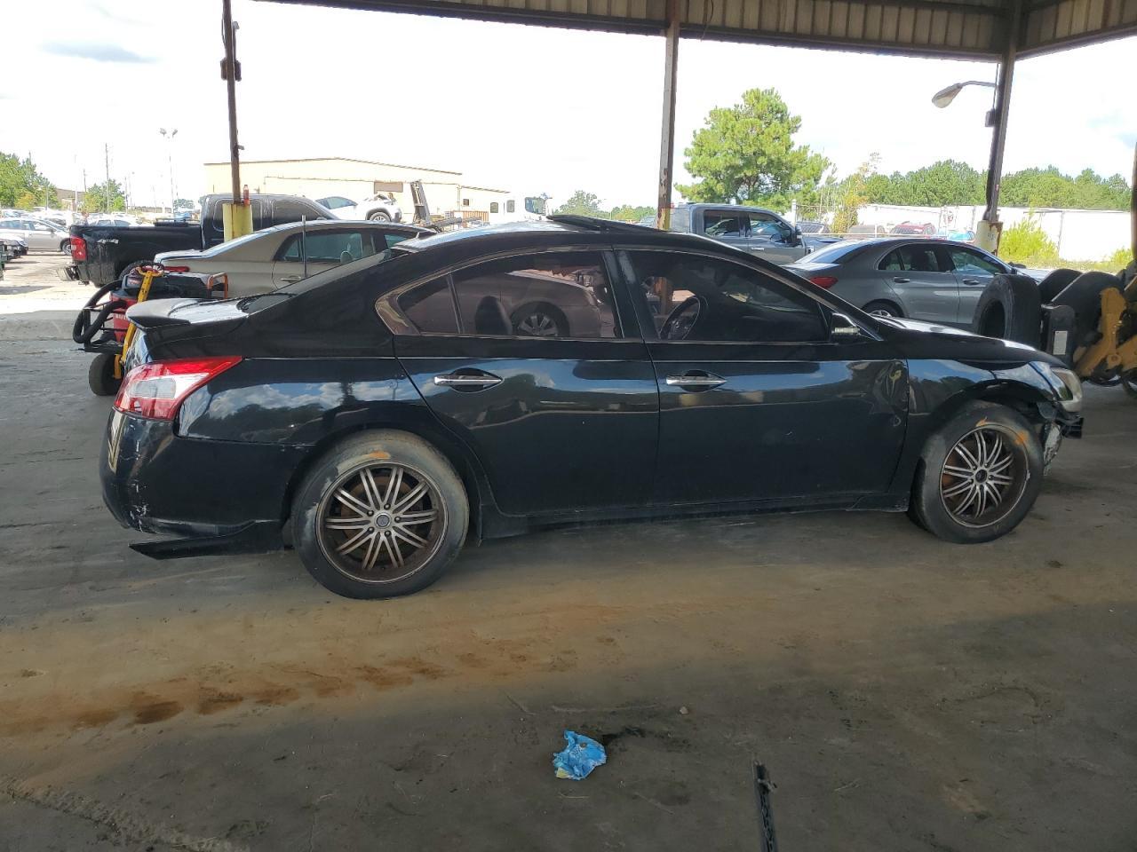 2010 NISSAN Maxima