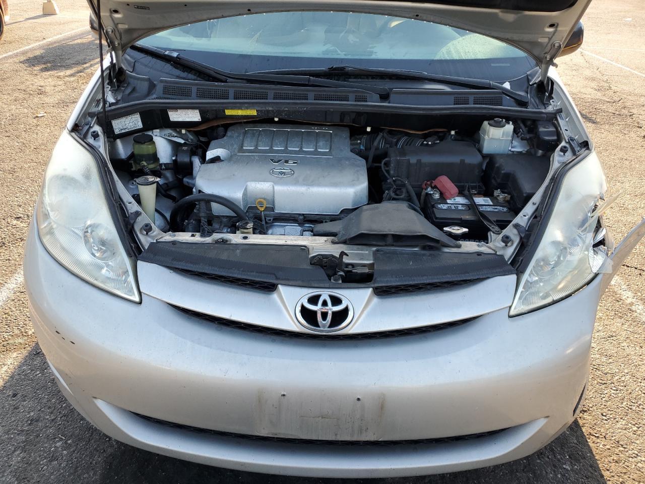2010 TOYOTA SIENNA
