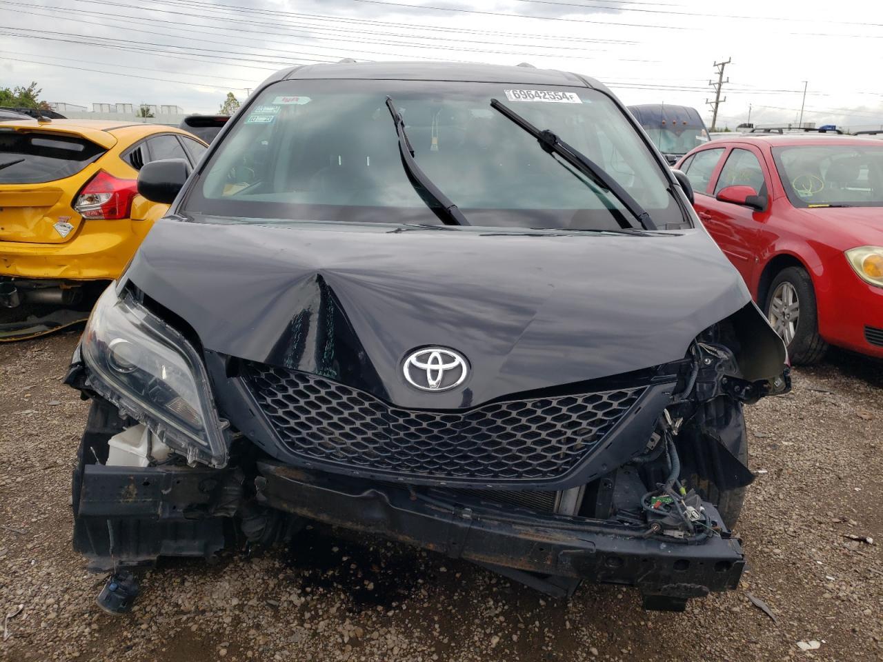2016 TOYOTA SIENNA