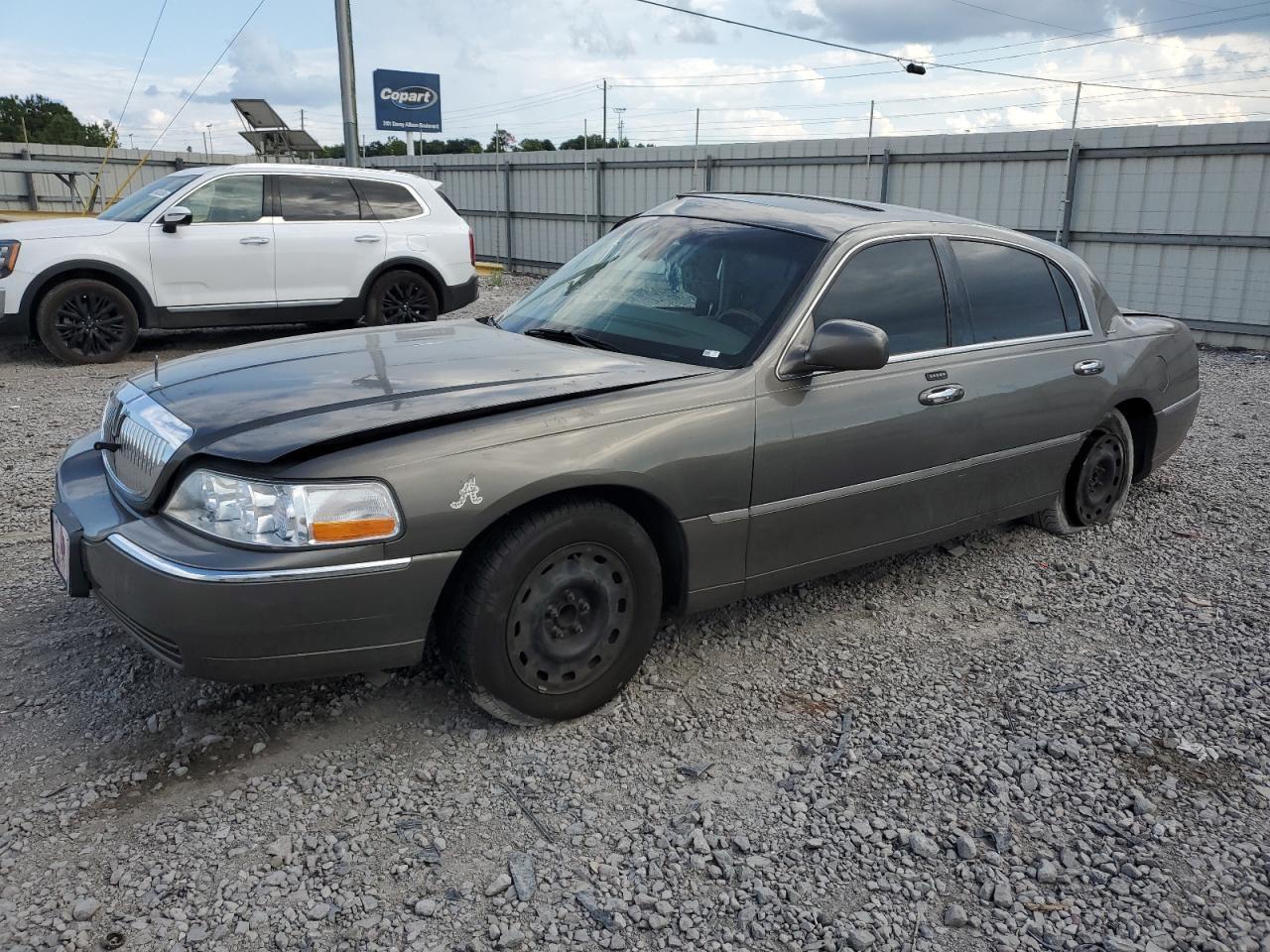 2003 LINCOLN Town Car