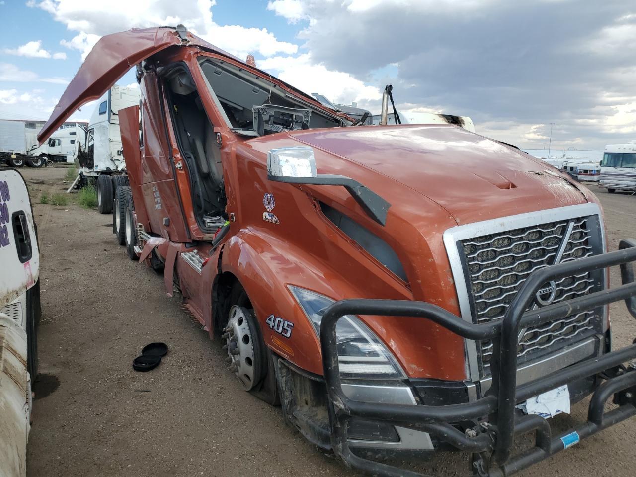 2022 VOLVO Vn
