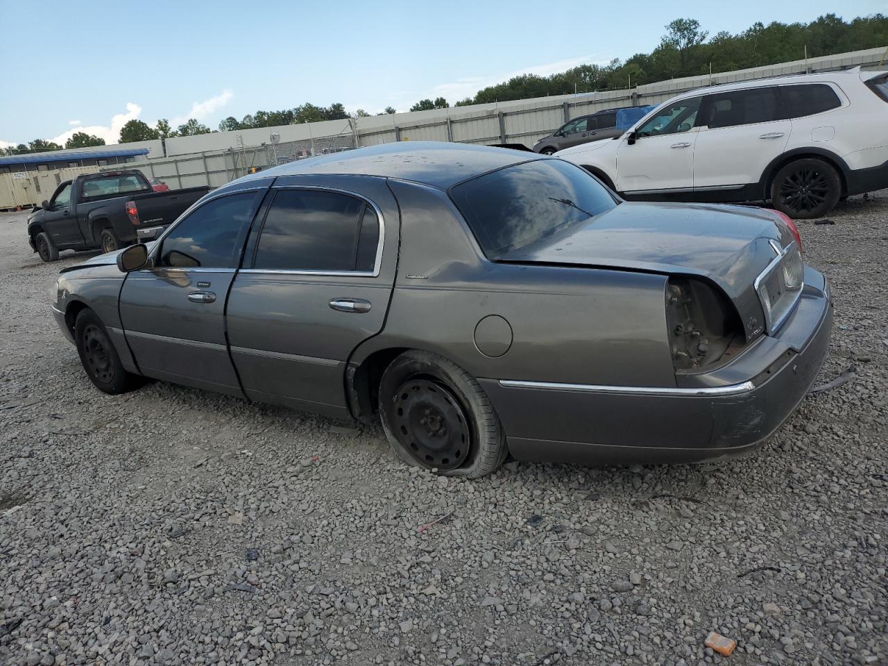 2003 LINCOLN Town Car