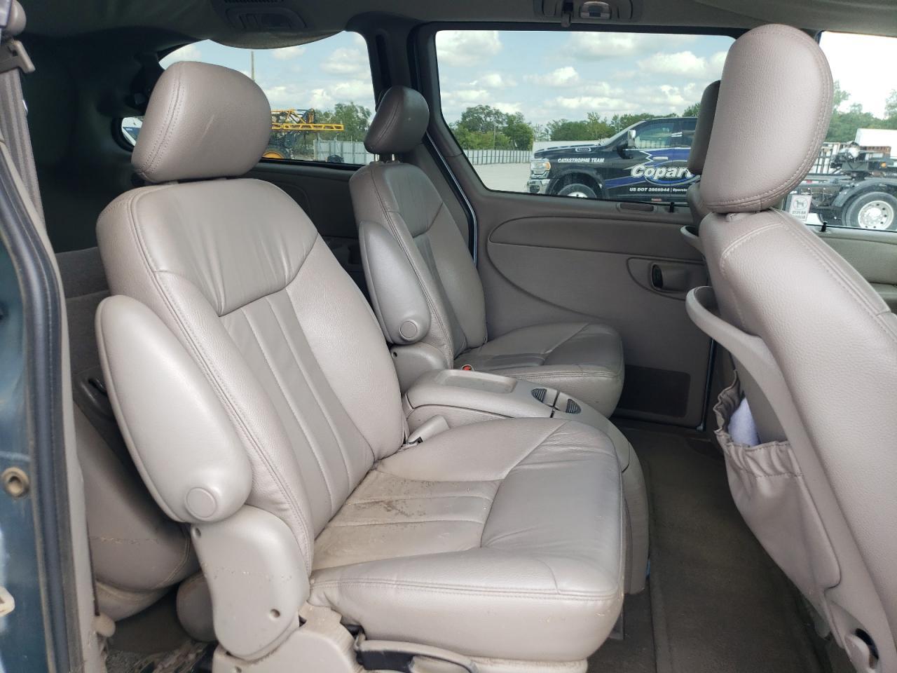 2003 CHRYSLER Town & Country
