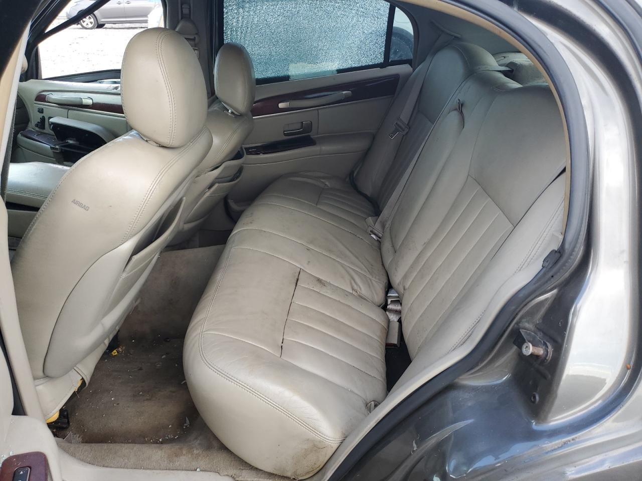 2003 LINCOLN Town Car