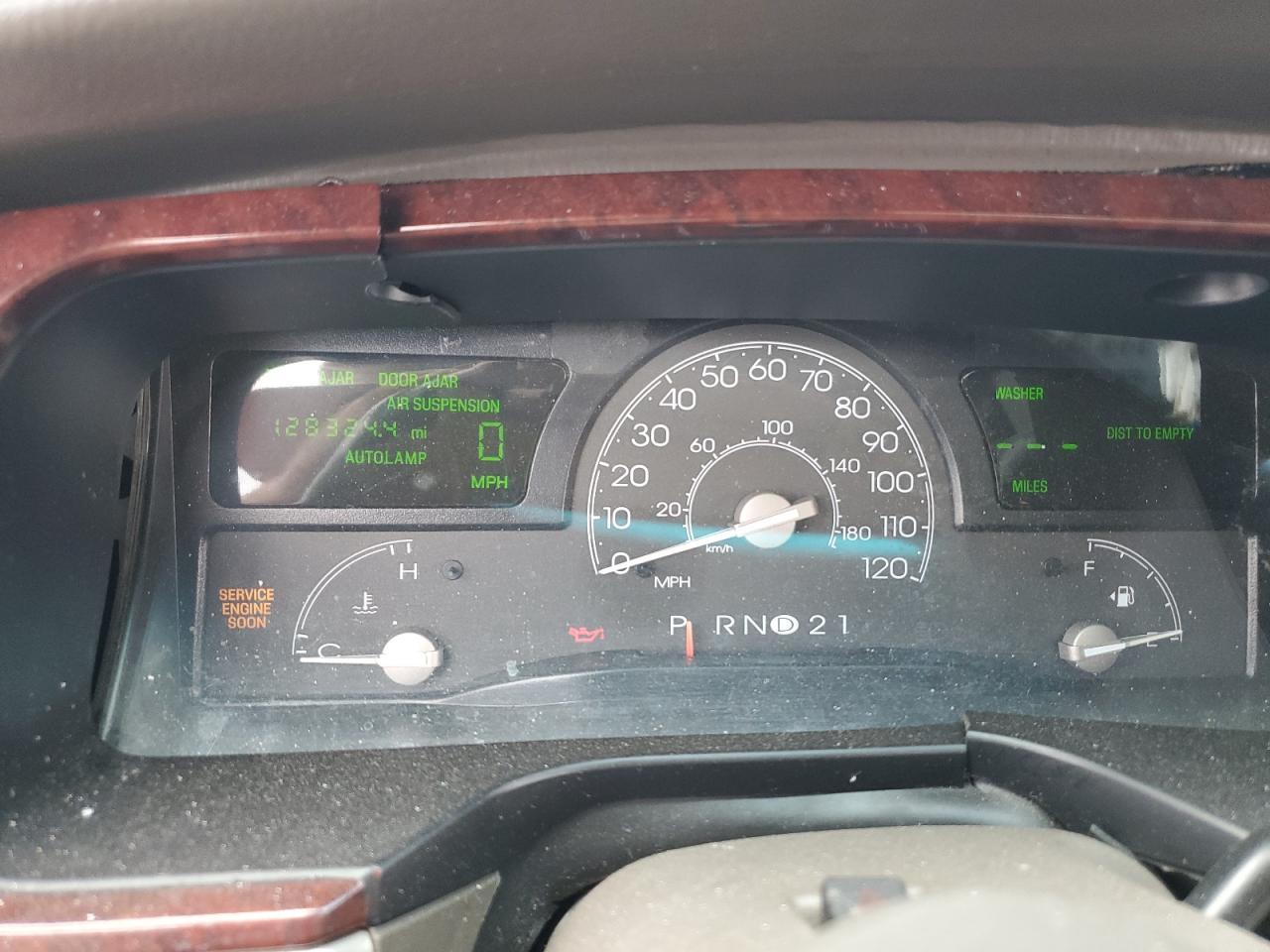 2003 LINCOLN Town Car
