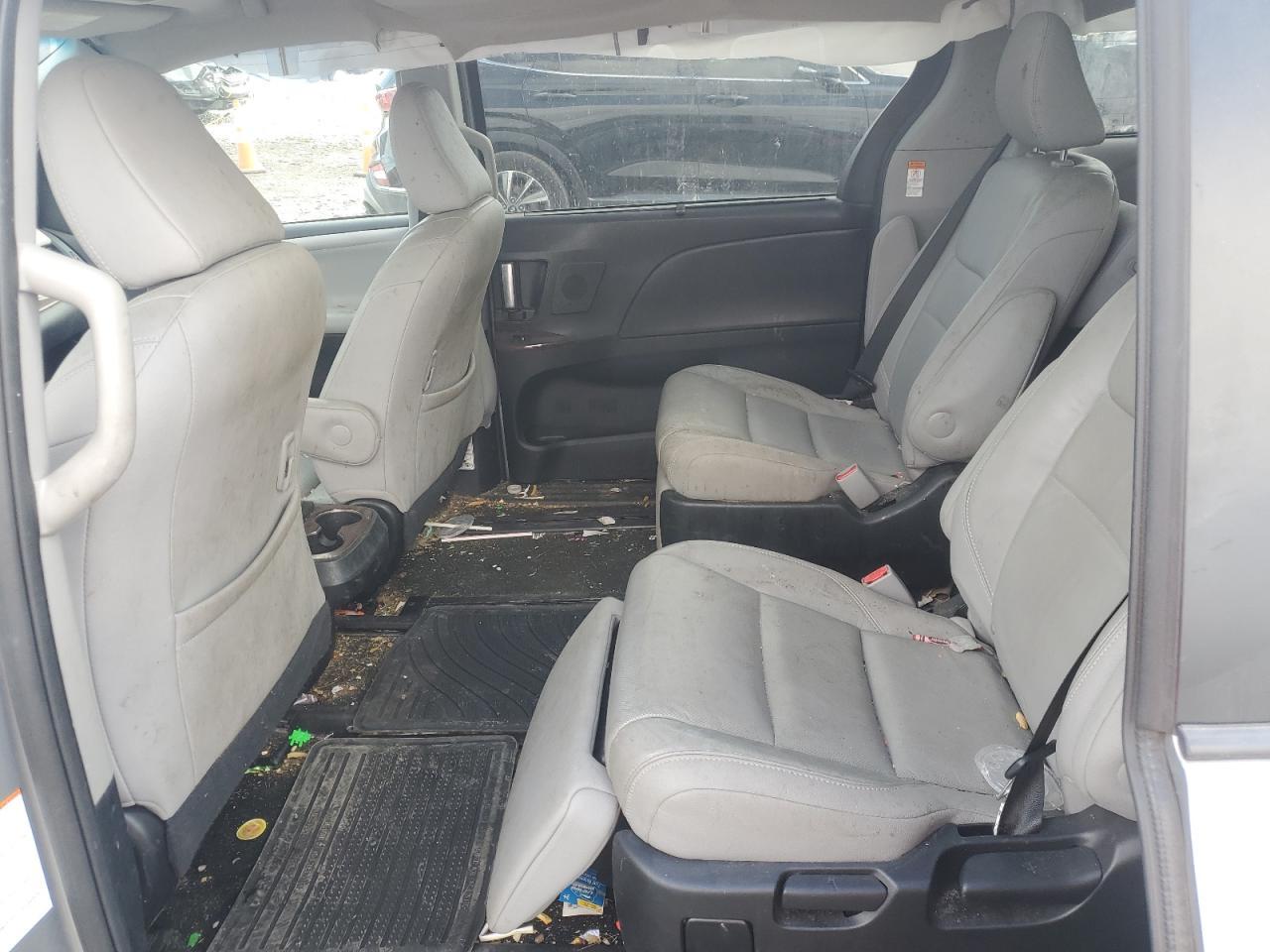 2016 TOYOTA SIENNA