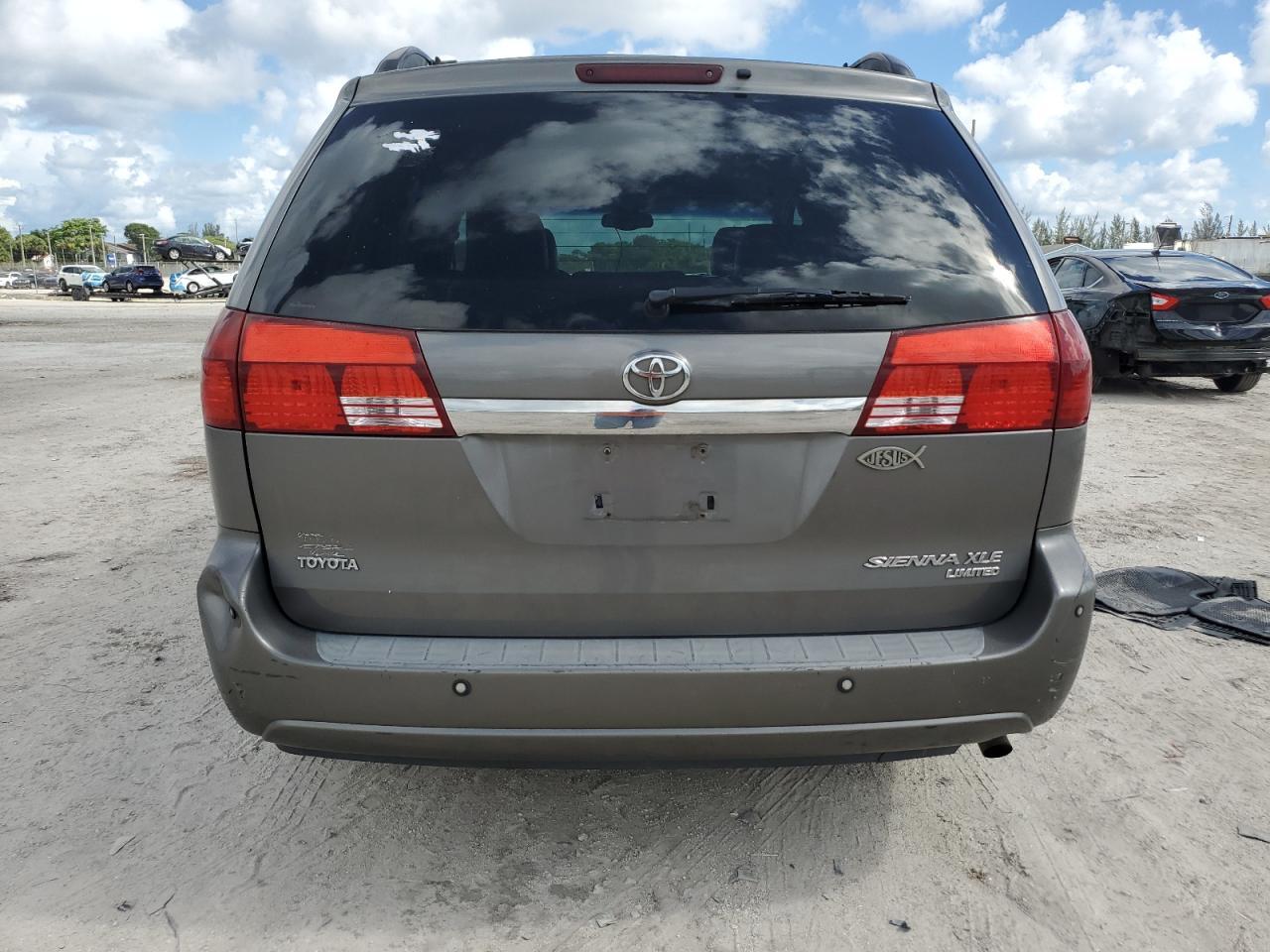 2005 TOYOTA SIENNA