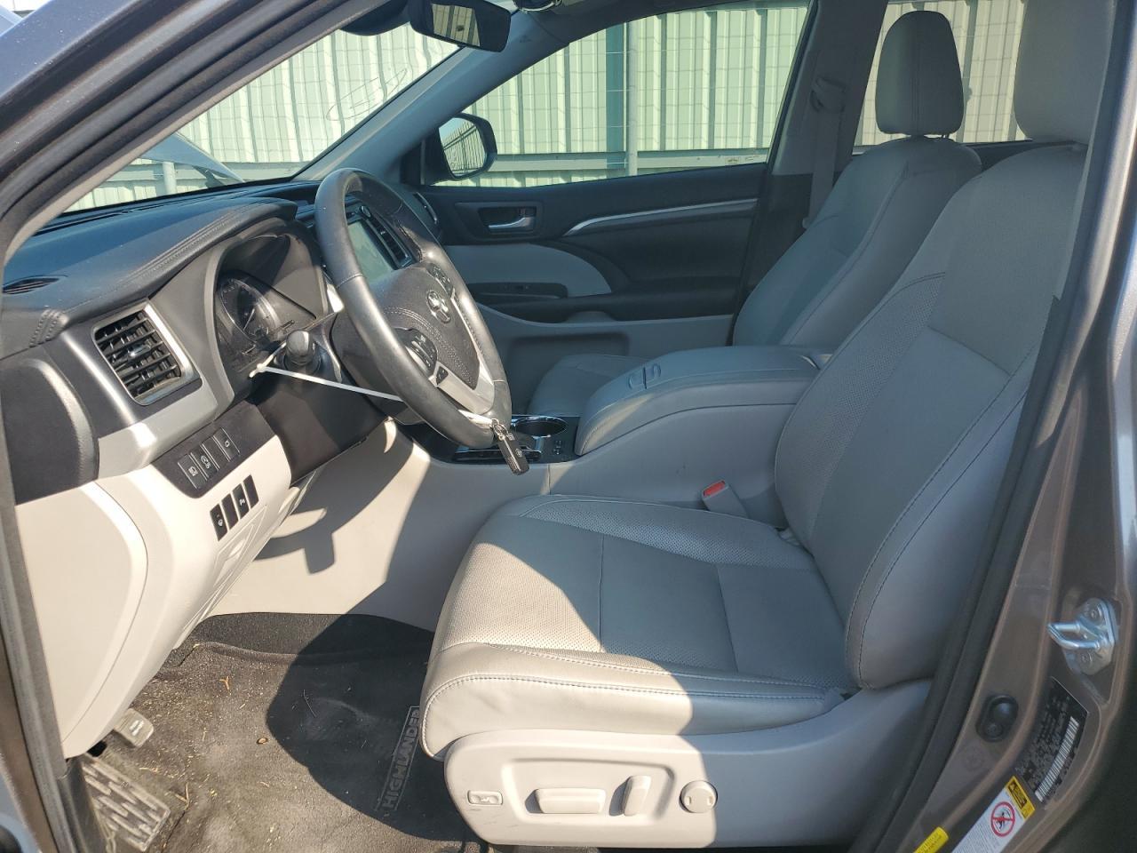 2017 TOYOTA HIGHLANDER