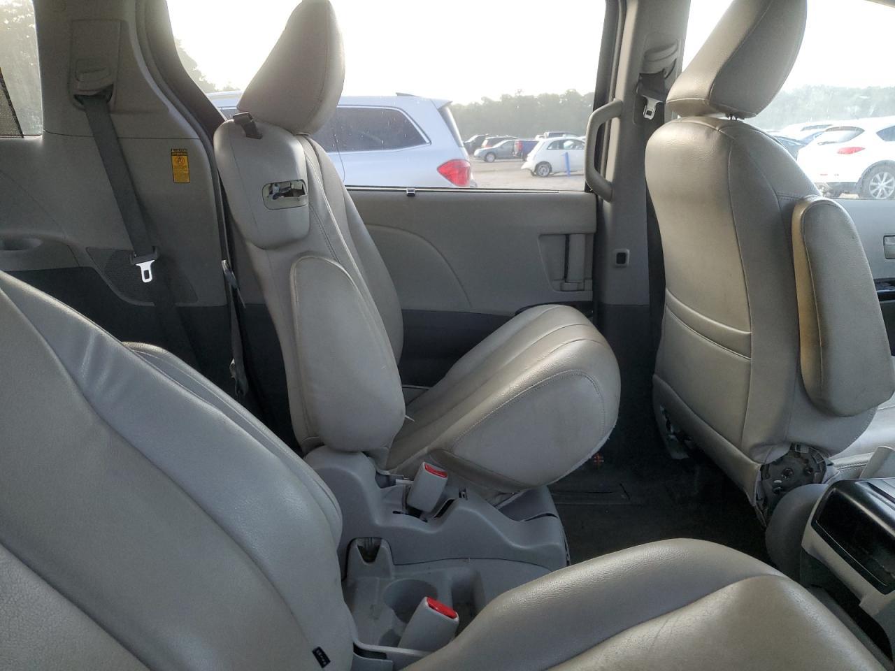 2014 TOYOTA SIENNA
