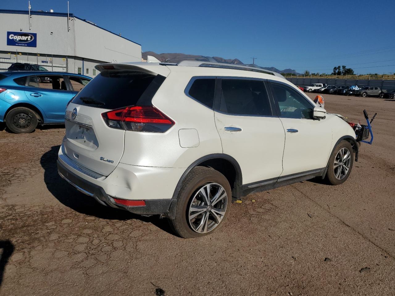 2017 NISSAN ROGUE