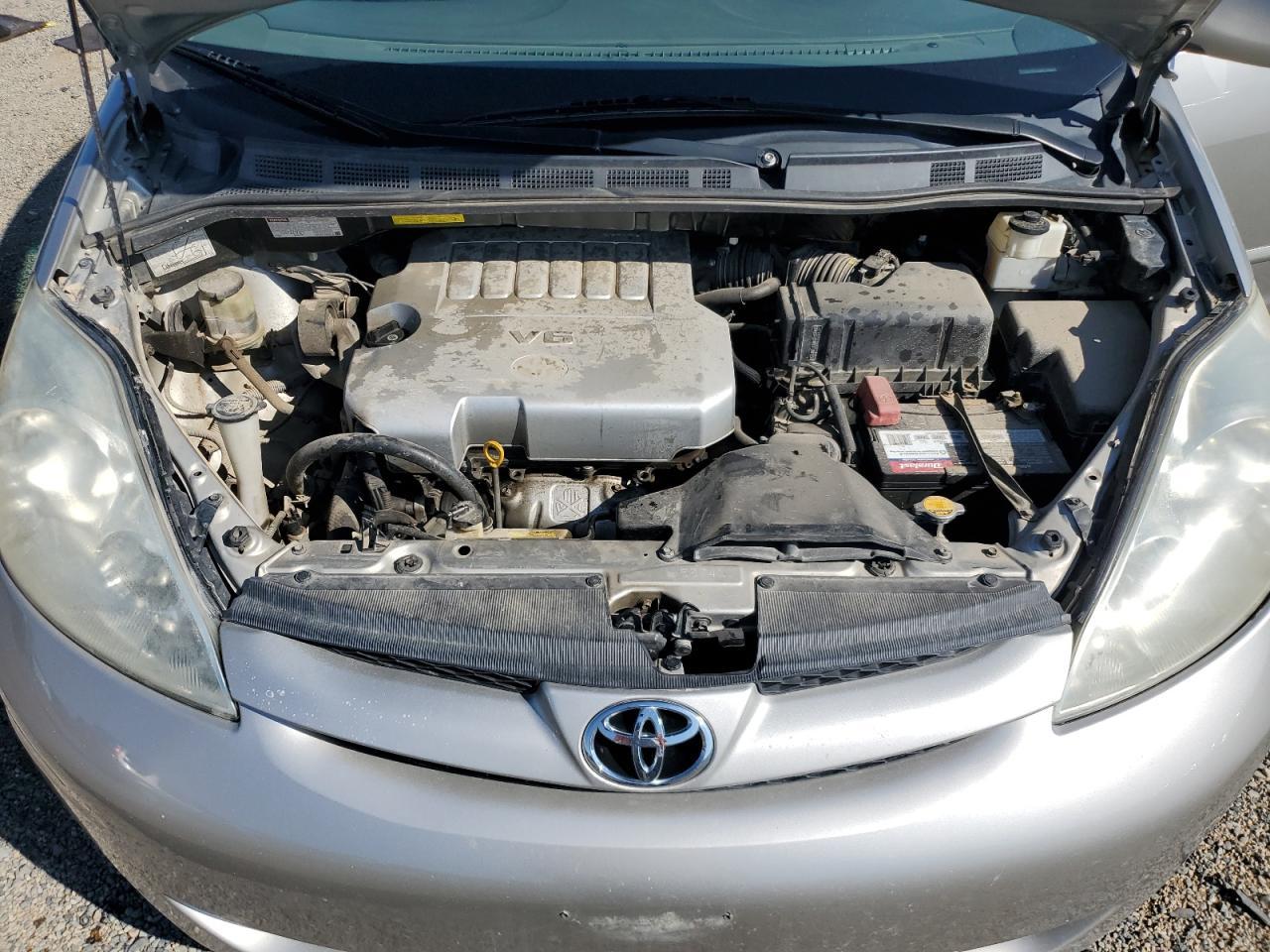 2009 TOYOTA SIENNA