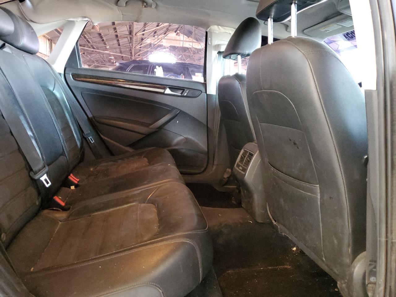 2015 VOLKSWAGEN Passat