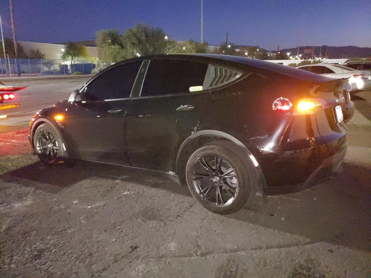 2025 TESLA MODEL Y