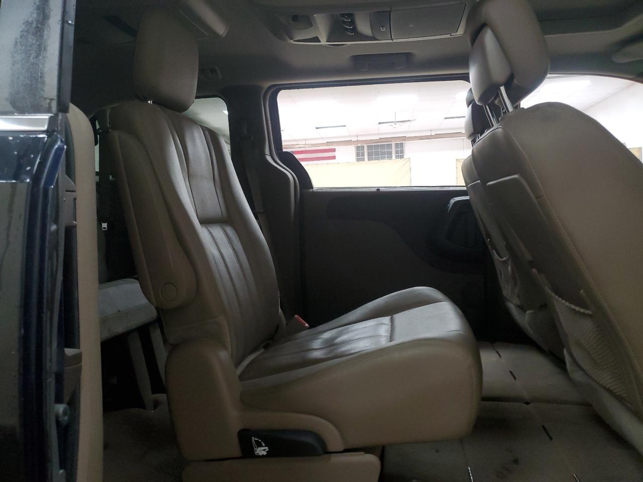 2016 CHRYSLER Town & Country