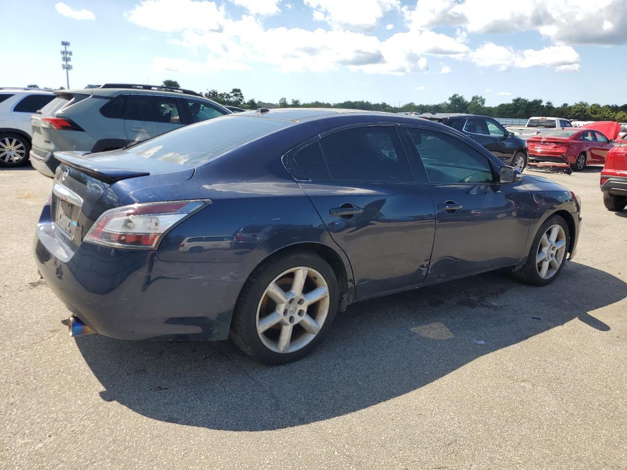 2011 NISSAN Maxima