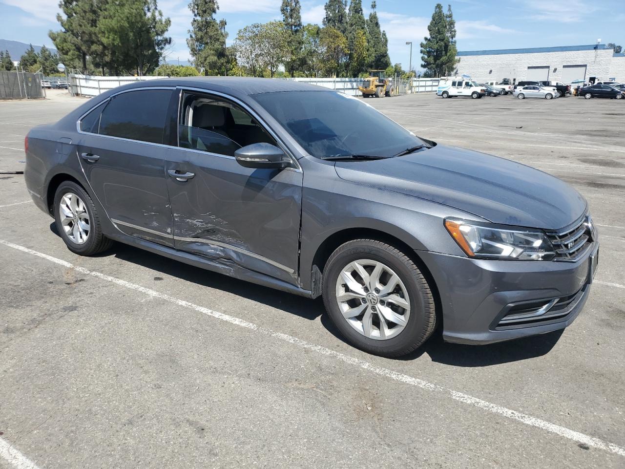 2016 VOLKSWAGEN Passat