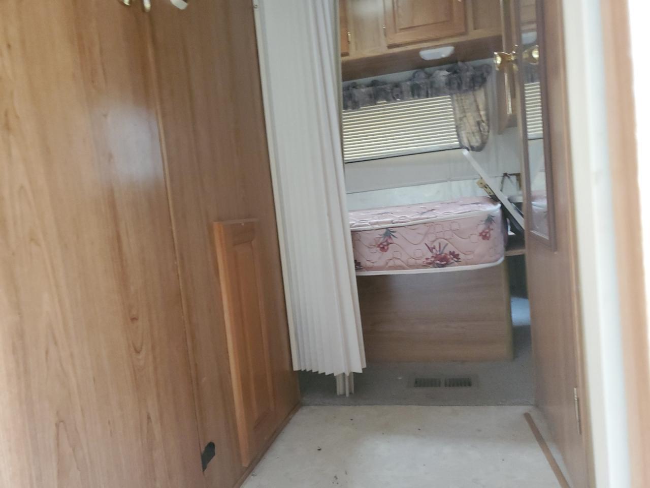2000 Coach Catalina T