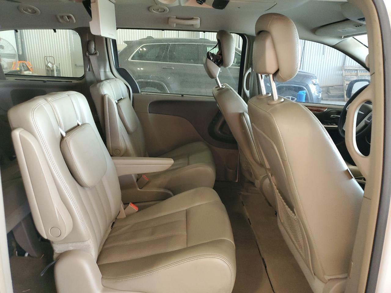 2015 CHRYSLER Town & Country