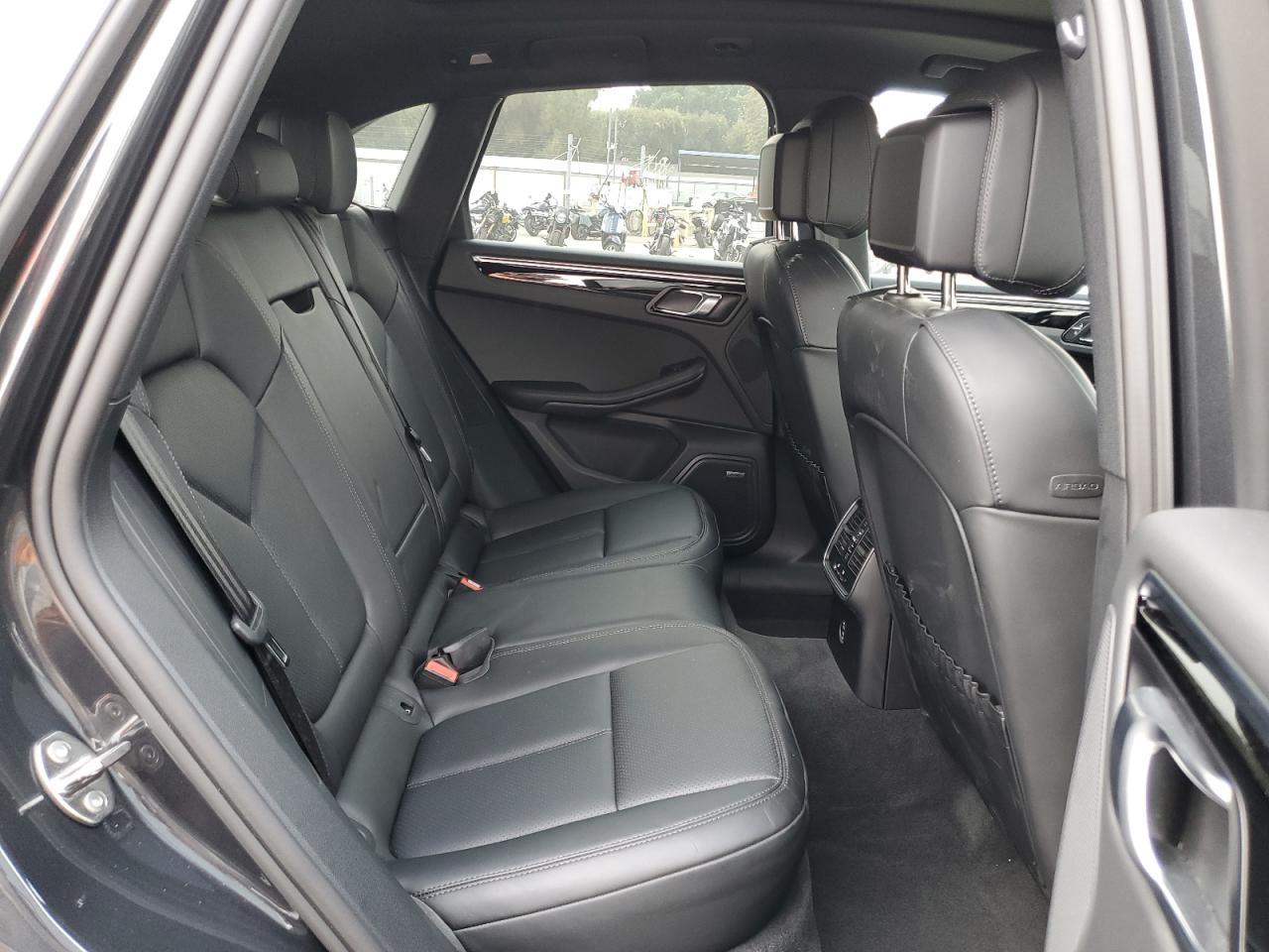 2024 PORSCHE Macan