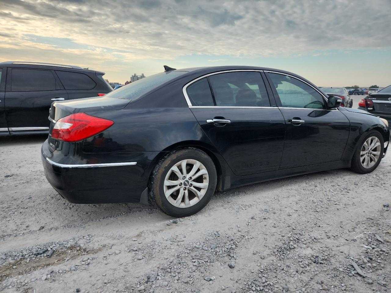 2013 HYUNDAI GENESIS