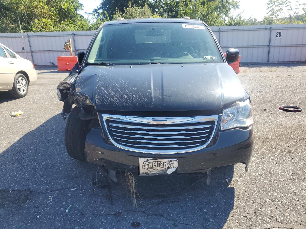 2015 CHRYSLER Town & Country