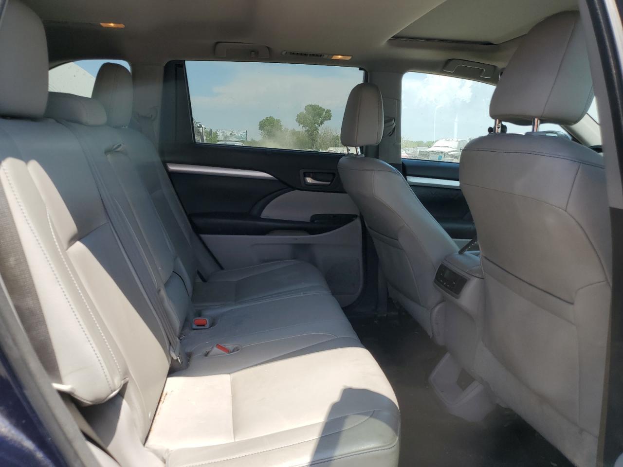 2016 TOYOTA HIGHLANDER