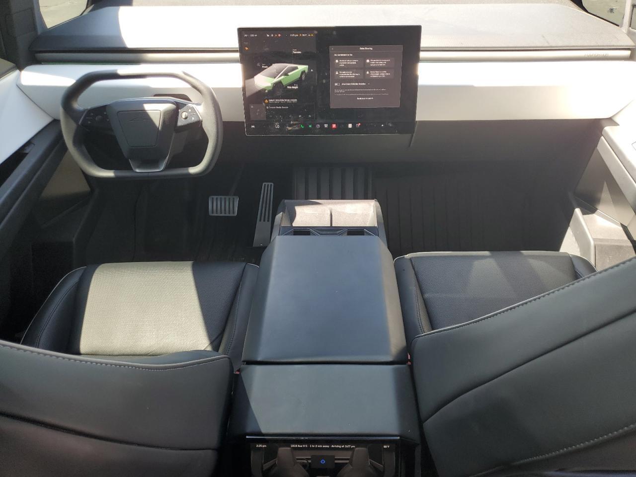 2024 TESLA Cybertruck