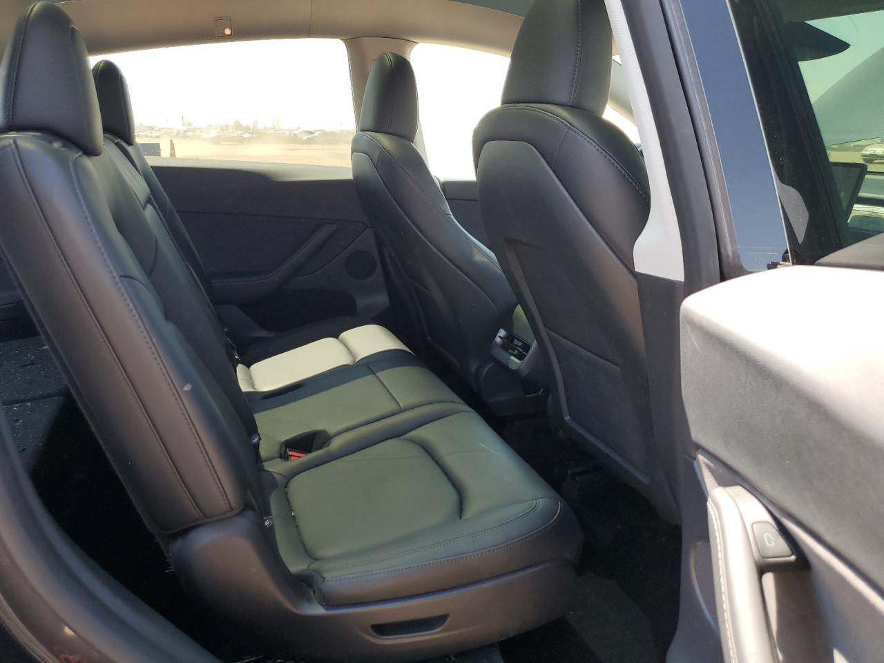 2025 TESLA MODEL Y