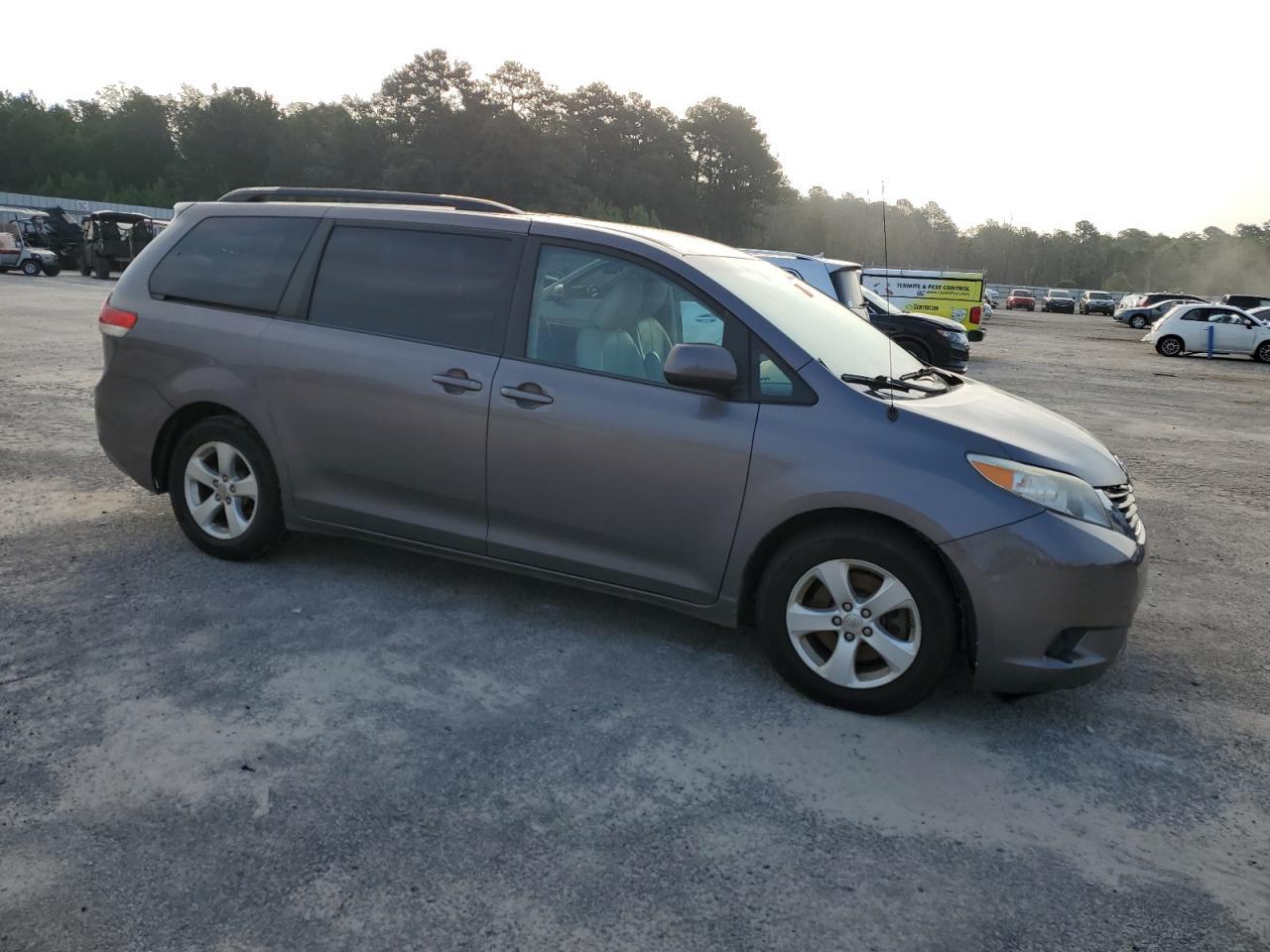 2014 TOYOTA SIENNA