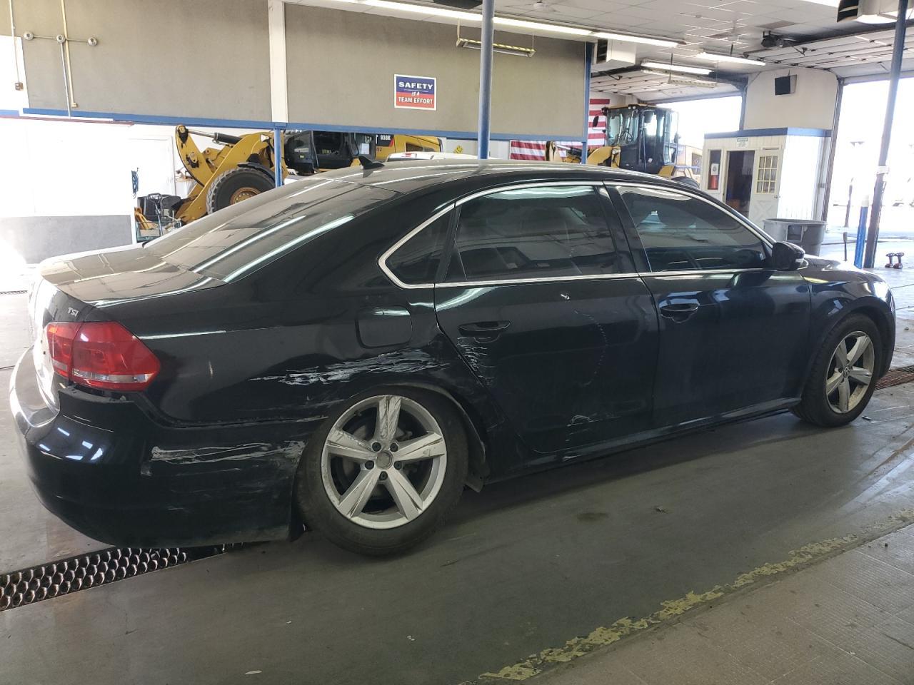 2015 VOLKSWAGEN Passat