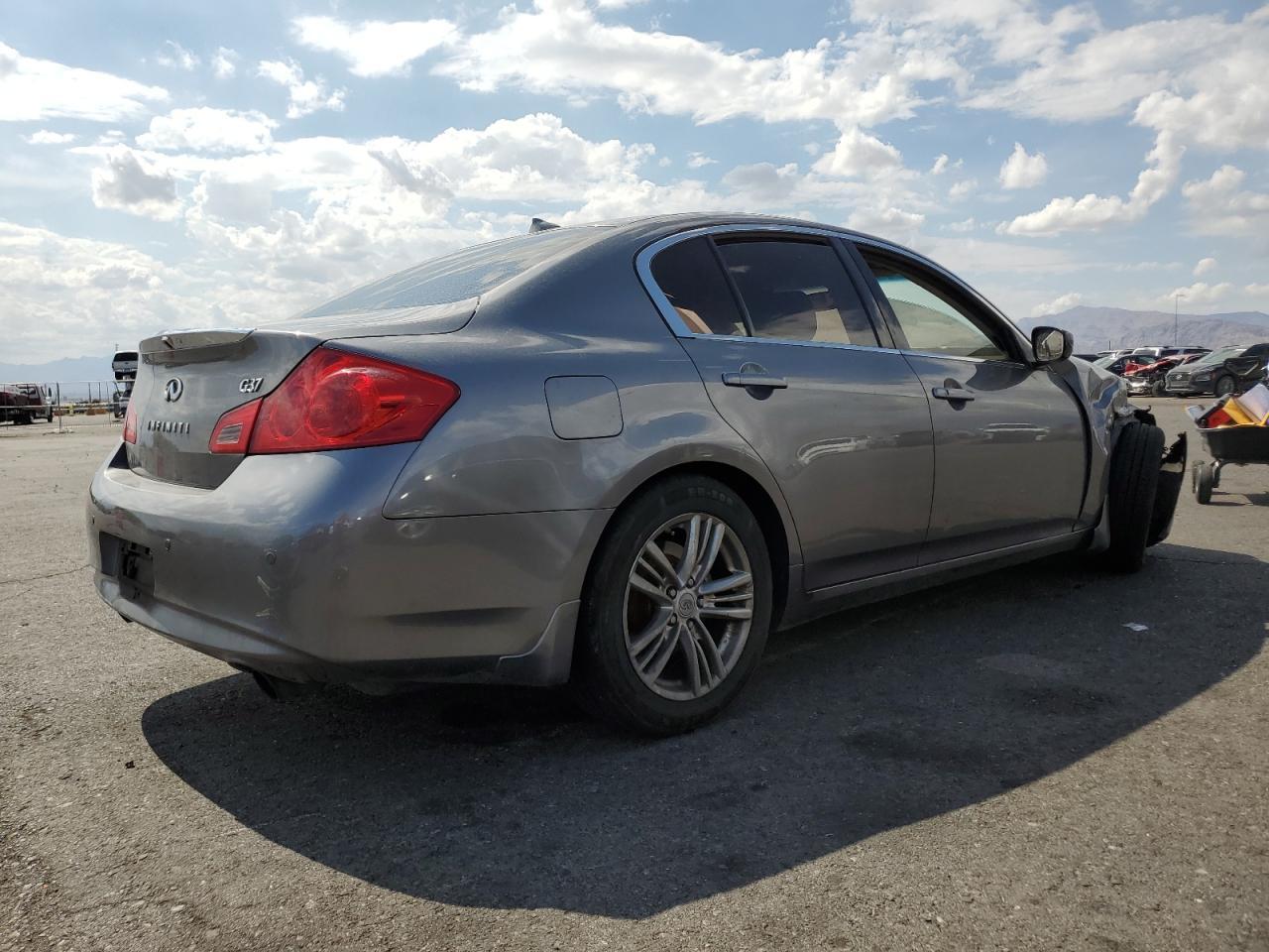 2013 INFINITI G37