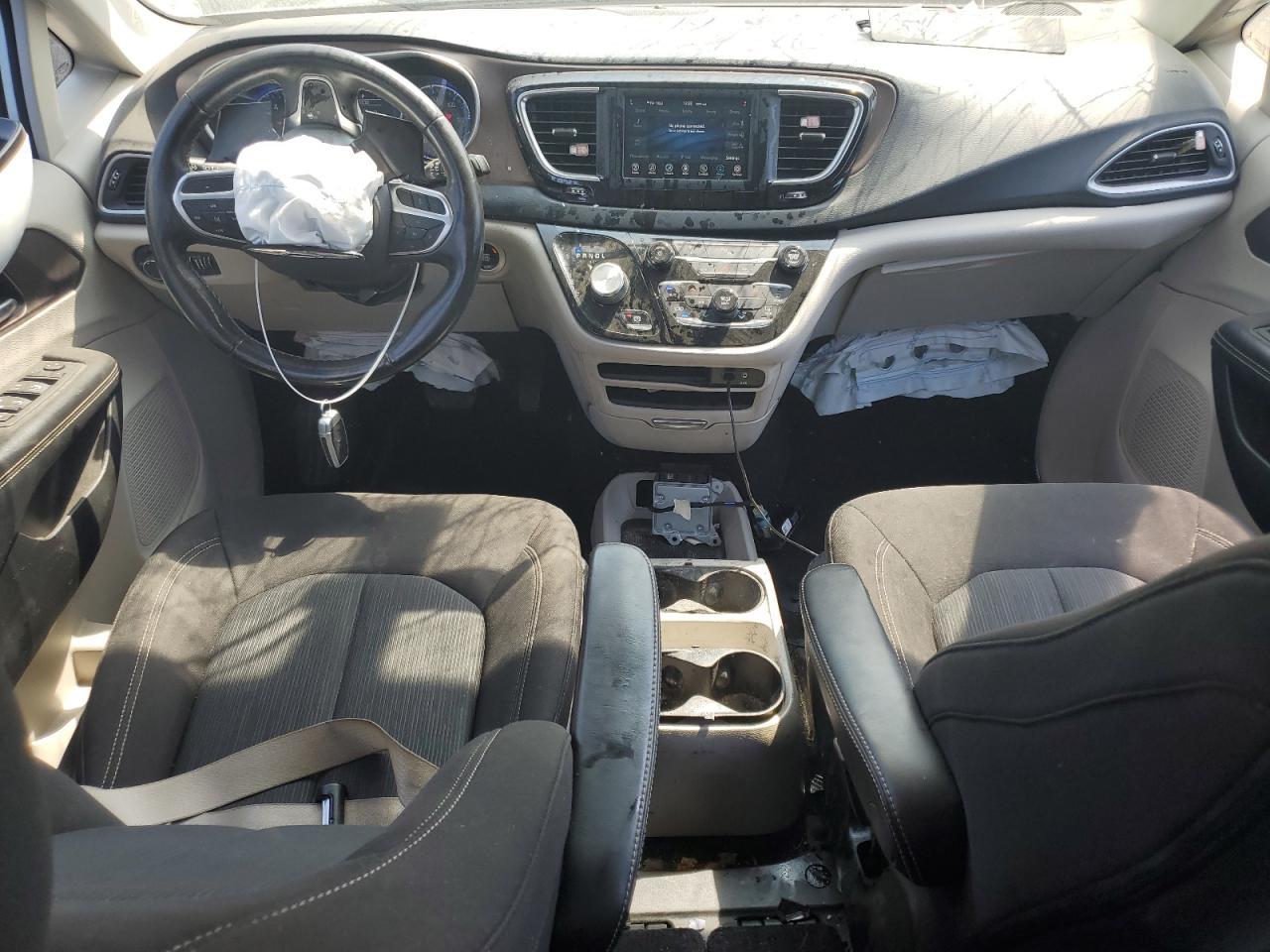 2020 CHRYSLER Voyager