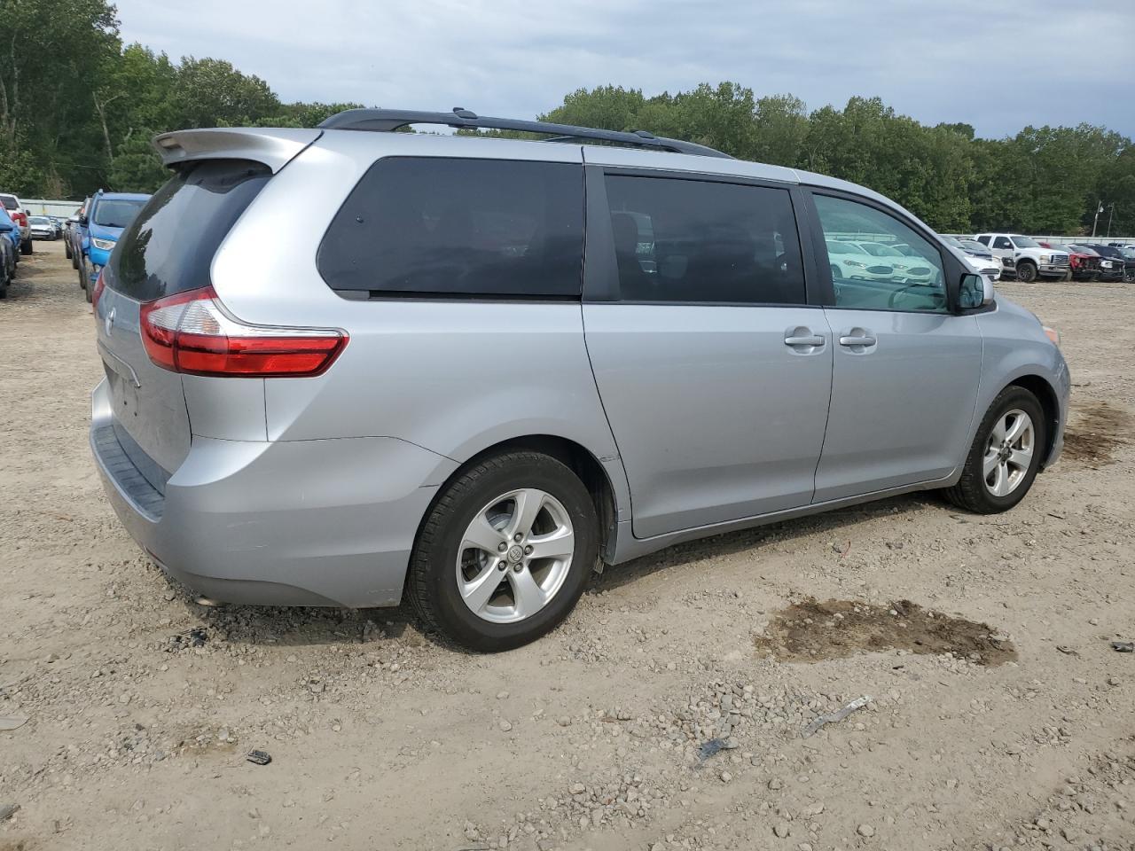 2015 TOYOTA SIENNA