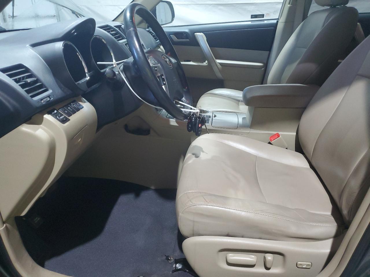 2013 TOYOTA HIGHLANDER