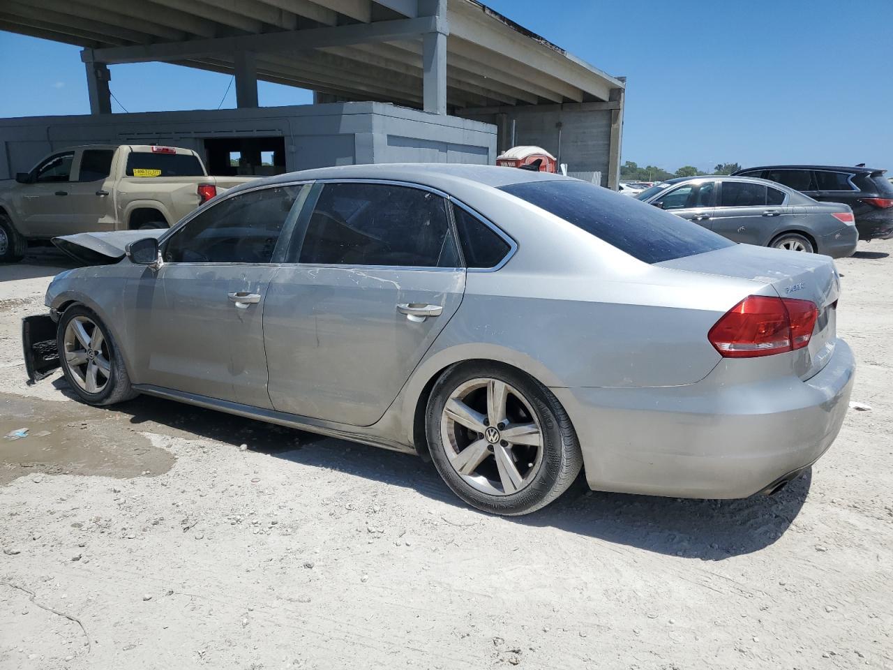 2014 VOLKSWAGEN Passat