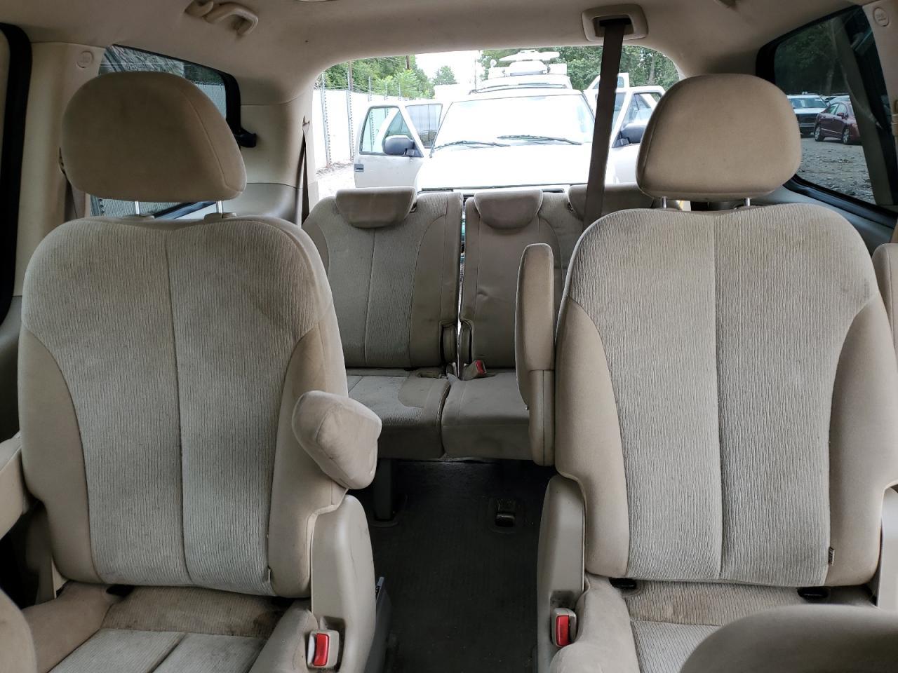 2011 KIA SEDONA