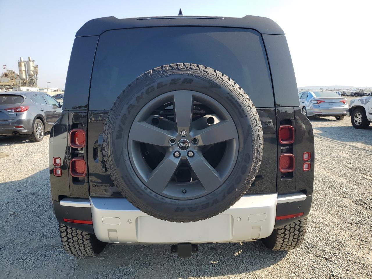 2024 LAND ROVER Defender