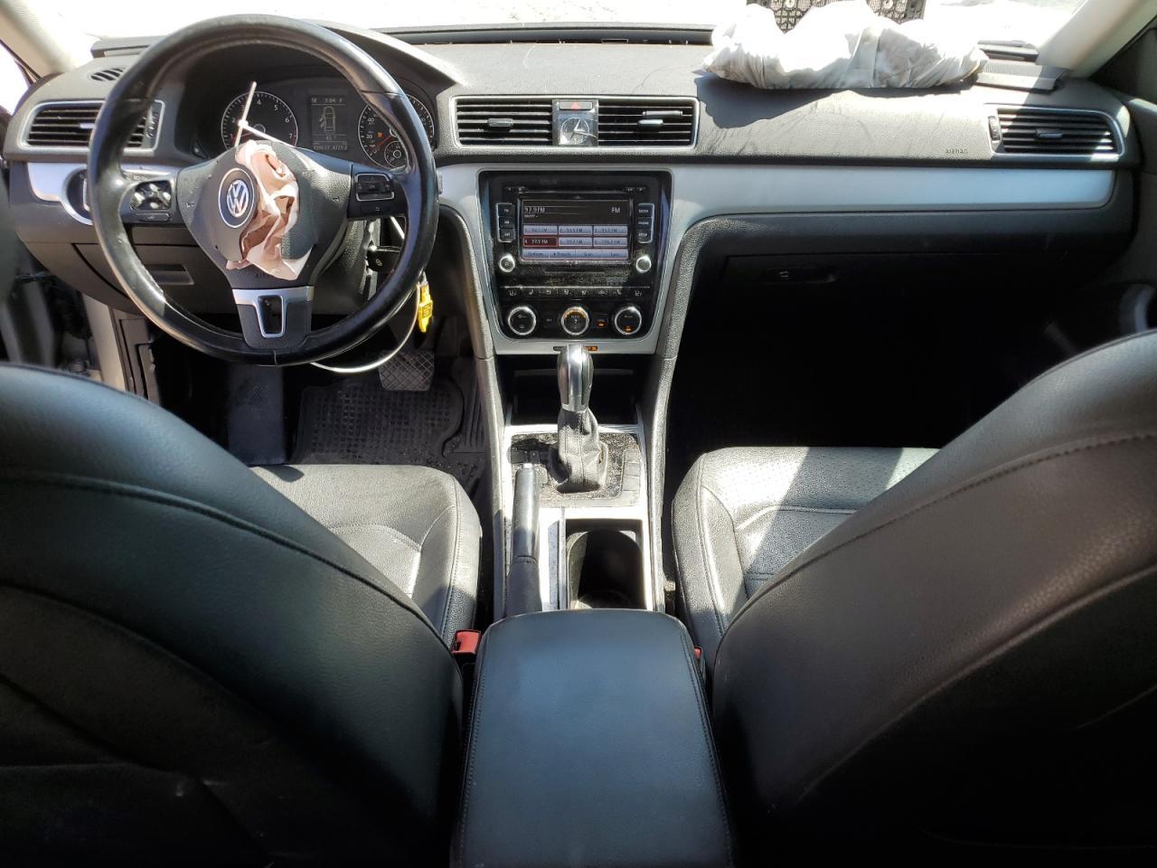 2012 VOLKSWAGEN Passat