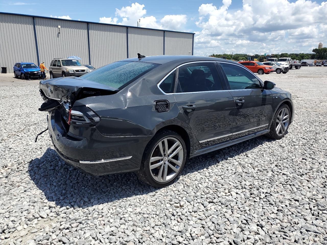 2017 VOLKSWAGEN Passat