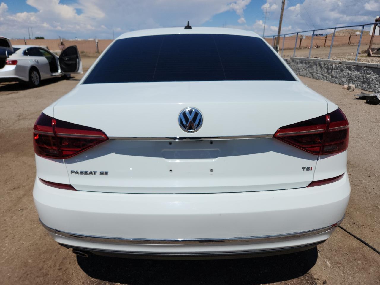 2017 VOLKSWAGEN Passat