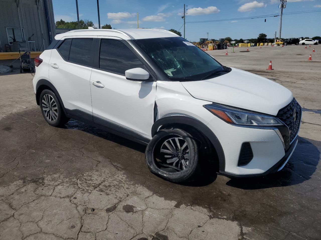 2023 NISSAN KICKS
