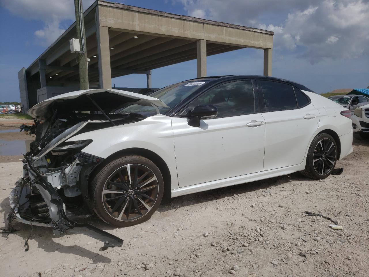 2018 TOYOTA CAMRY