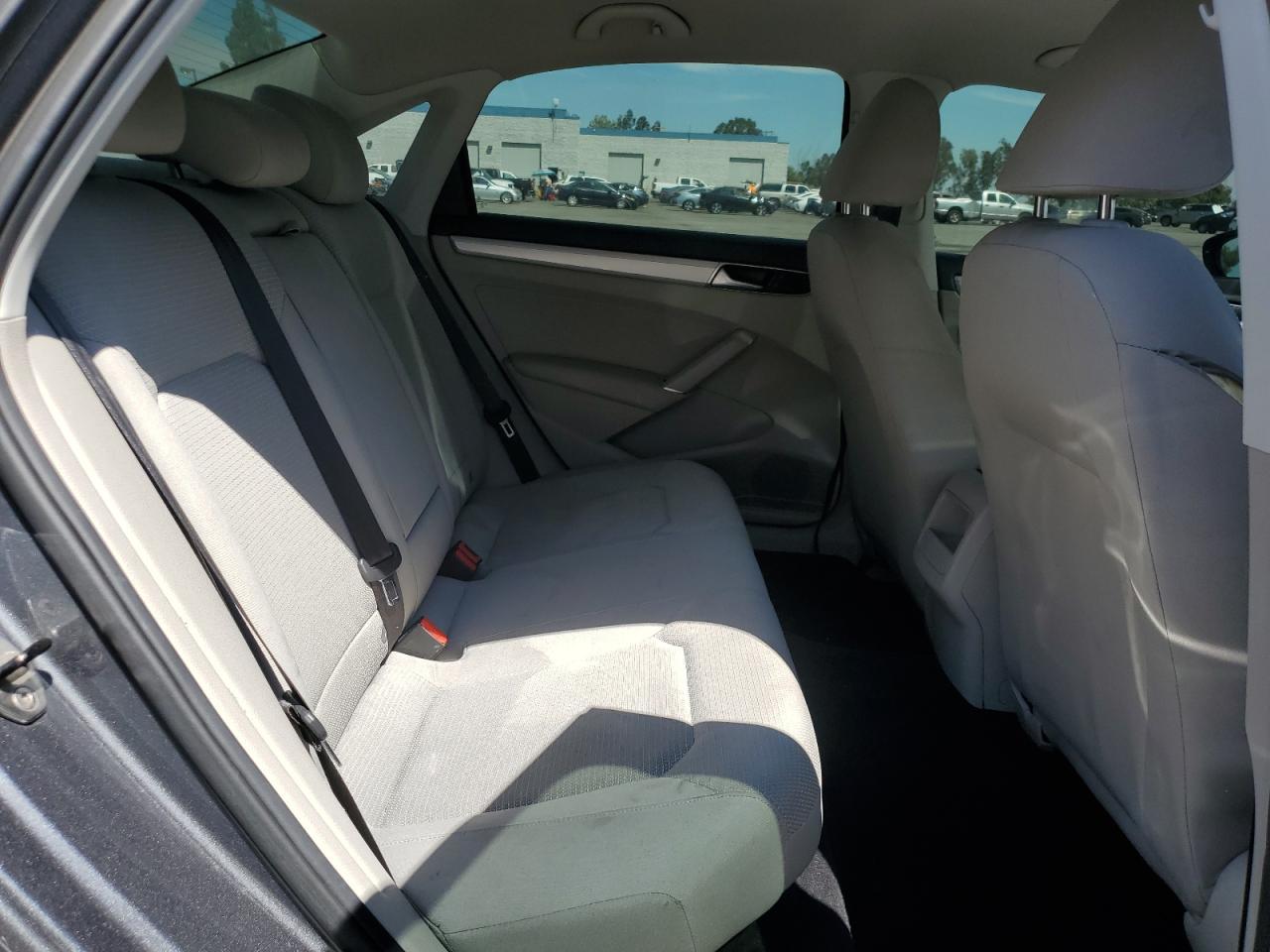 2016 VOLKSWAGEN Passat